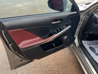 2017 Lexus IS 200t