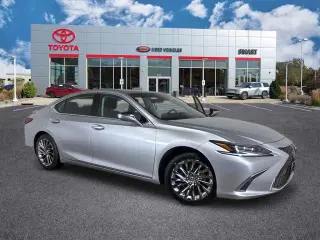 2024 Lexus ES300H LUXURY.