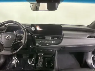 2024 Lexus ES300H LUXURY.