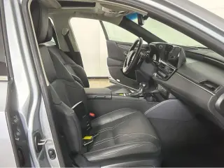 2024 Lexus ES300H LUXURY.