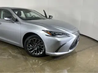 2024 Lexus ES300H LUXURY.