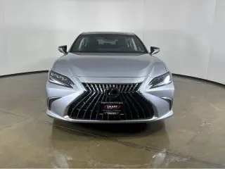 2024 Lexus ES300H LUXURY.