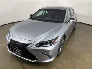 2024 Lexus ES300H LUXURY.
