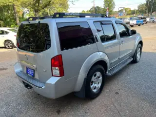 2006 Nissan Pathfinder SE