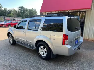 2006 Nissan Pathfinder SE