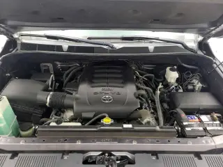 Toyota Tundra 2016 4x4 Limited 4dr CrewMax Cab Pickup SB (5.7L V8)