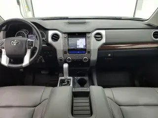 Toyota Tundra 2016 4x4 Limited 4dr CrewMax Cab Pickup SB (5.7L V8)