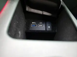 Genesis GV70 2023 AWD 2.5T Estándar 4puertas SUV