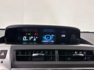 2015 Toyota PRIUS V