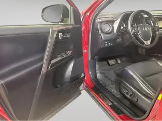 Silver Certified2018 Toyota RAV4 SE