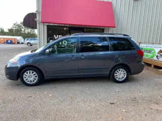 2008 Toyota Sienna LE 7-Passenger