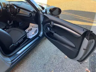 2022 MINI Hardtop 2 Door Oxford Edition