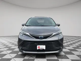 2025 Toyota Sienna XLE 7-Passenger