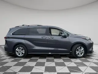 2025 Toyota Sienna XLE 7-Passenger