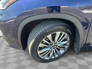 2021 Toyota Highlander Hybrid Platinum