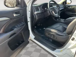 Silver Certified 2017 Toyota Highlander XLE