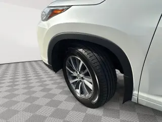 Silver Certified 2017 Toyota Highlander XLE