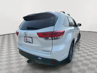 Silver Certified 2017 Toyota Highlander XLE