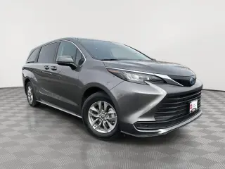 Gold Certified 2024 Toyota Sienna LE 8-Passenger