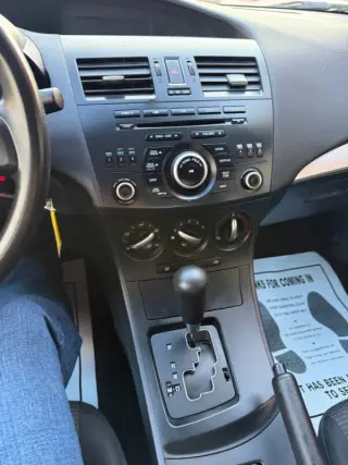2013 Mazda MAZDA3 i SV