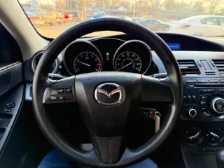 2013 Mazda MAZDA3 i SV