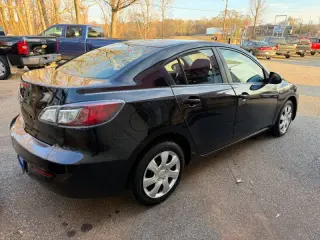 2013 Mazda MAZDA3 i SV