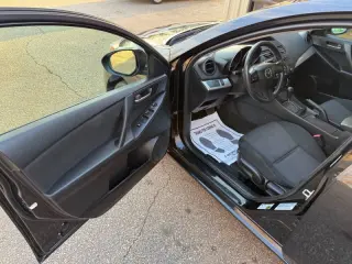 2013 Mazda MAZDA3 i SV