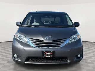 2017 Toyota Sienna XLE 8-Passenger