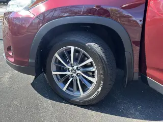 Silver Certified 2019 Toyota Highlander XLE