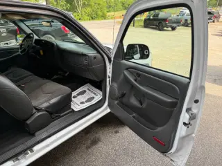 2004 Chevrolet Silverado 2500HD Work Truck