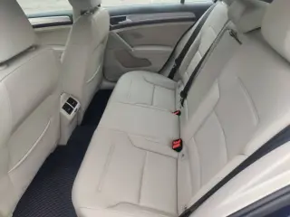 2016 Volkswagen Golf TSI SE
