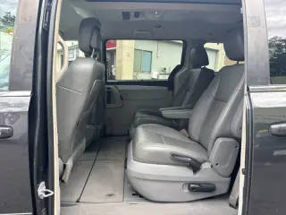 2011 Volkswagen Routan SE