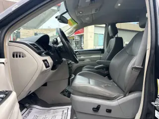 2011 Volkswagen Routan SE