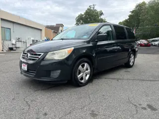 2011 Volkswagen Routan SE