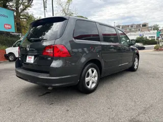 2011 Volkswagen Routan SE