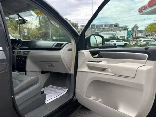 2011 Volkswagen Routan SE
