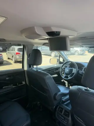 Honda Pilot 2022 Touring 4dr SUV w/Rear Captain's Chairs