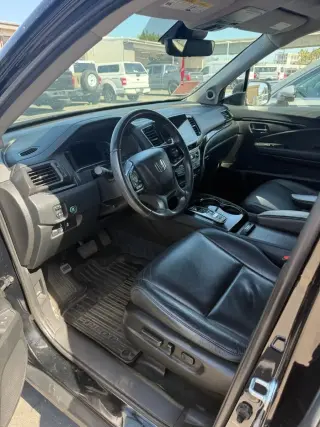 Honda Pilot 2022 Touring 4dr SUV w/Rear Captain's Chairs