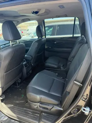 Honda Pilot 2022 Touring 4dr SUV w/Rear Captain's Chairs