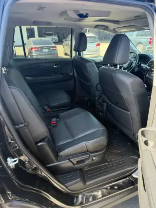 Honda Pilot 2022 Touring 4dr SUV w/Rear Captain's Chairs
