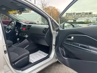 2014 Kia Rio 5-Door LX