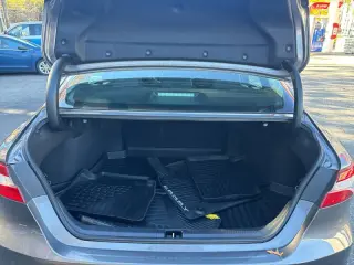 2020 Toyota Camry Hybrid LE