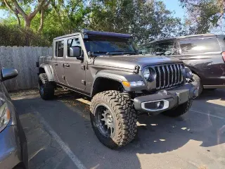 Jeep Gladiator 2023 4x4 Sport 4dr Crew Cab 5.0 ft. SB