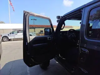 Jeep Gladiator 2023 4x4 Sport 4dr Crew Cab 5.0 ft. SB