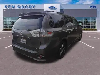 Toyota Sienna 2017 SE 8-Passenger 4dr Mini-Van