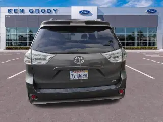 Toyota Sienna 2017 SE 8-Passenger 4dr Mini-Van