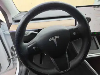 Tesla Model Y 2022 AWD Performance 4dr Crossover