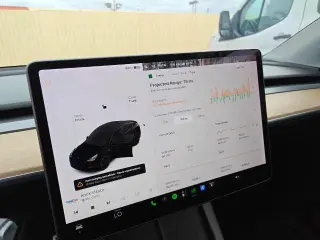 Tesla Model Y 2022 AWD Performance 4dr Crossover