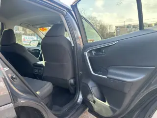 2020 Toyota RAV4 Hybrid LE