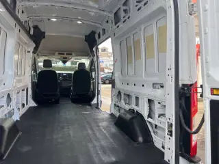 2022 Ford Transit 250